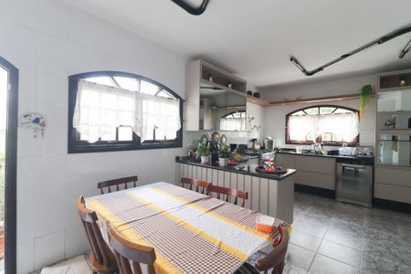 Casa à venda com 450m², 4 quartos e 4 vagasCozinha