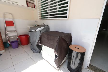 Casa à venda com 197m², 3 quartos e 4 vagasLavanderia