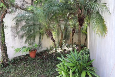 Casa à venda com 197m², 3 quartos e 4 vagasQuintal Ajardinado