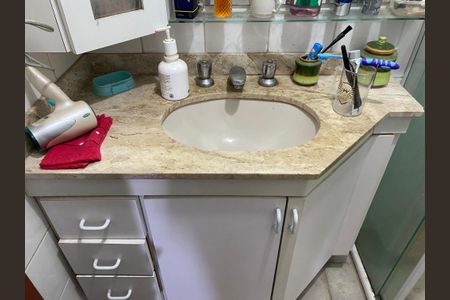 Apartamento à venda com 75m², 3 quartos e 2 vagasBanheiro Social