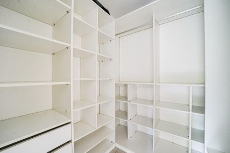 Apartamento para alugar com 72m², 3 quartos e 1 vaga Apartamento para alugar com 72m², 3 quartos e 1 vagaCloset da Suíte