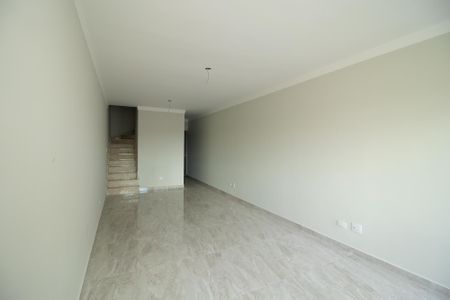 Casa à venda com 120m², 3 quartos e 2 vagasSala