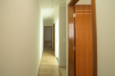 Casa à venda com 120m², 3 quartos e 2 vagasCorredor