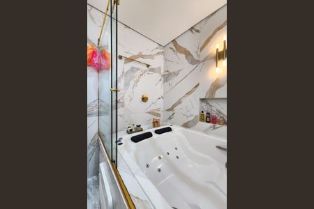 Apartamento à venda com 127m², 3 quartos e 2 vagas Apartamento à venda com 127m², 3 quartos e 2 vagasBanheiro da Suíte 1