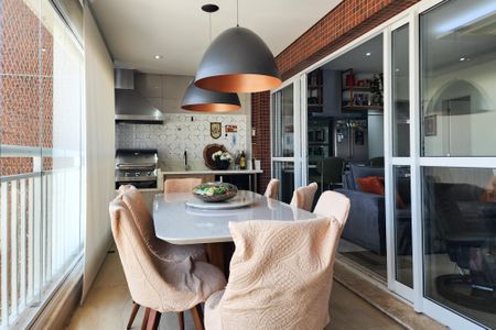 Apartamento à venda com 127m², 3 quartos e 2 vagas Apartamento à venda com 127m², 3 quartos e 2 vagasVaranda Gourmet