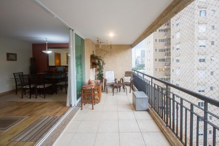 Apartamento à venda com 167m², 3 quartos e 3 vagasVaranda Sala