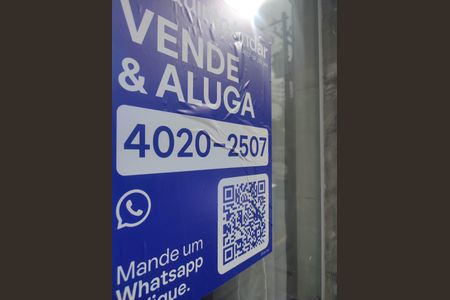 Apartamento à venda com 33m², 1 quarto e sem vagaPlaca na janela do imóvel