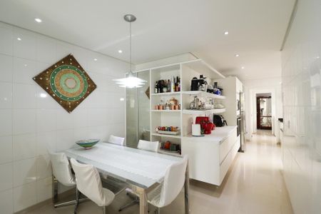 Apartamento à venda com 206m², 3 quartos e 4 vagasCozinha