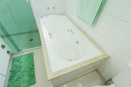 Apartamento à venda com 206m², 3 quartos e 4 vagasBanheiro da Suíte 2