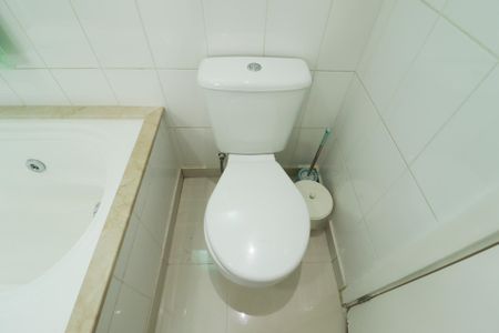 Apartamento à venda com 206m², 3 quartos e 4 vagasBanheiro da Suíte 2