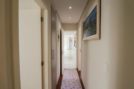 Apartamento à venda com 206m², 3 quartos e 4 vagasCorredor