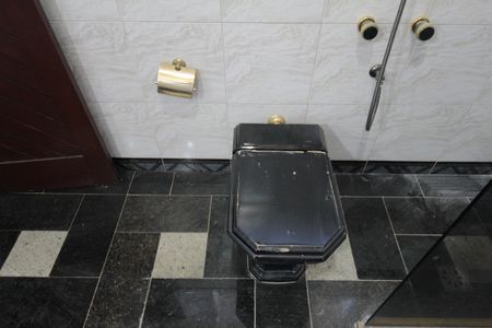 Casa à venda com 760m², 4 quartos e 10 vagasBanheiro da Suite 2