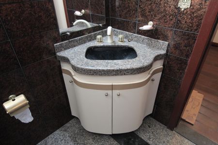 Casa à venda com 760m², 4 quartos e 10 vagasBanheiro da Suite 1