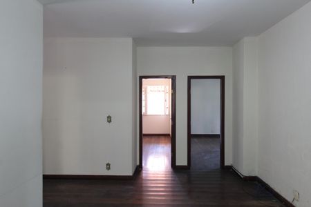 Casa à venda com 760m², 4 quartos e 10 vagasHall dos Quartos