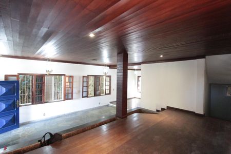 Casa à venda com 760m², 4 quartos e 10 vagasSala