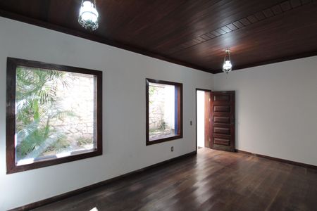 Casa à venda com 760m², 4 quartos e 10 vagasSala