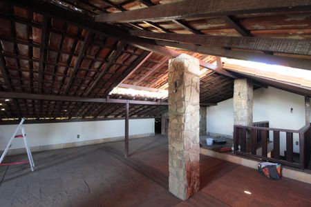 Casa à venda com 760m², 4 quartos e 10 vagasSótão