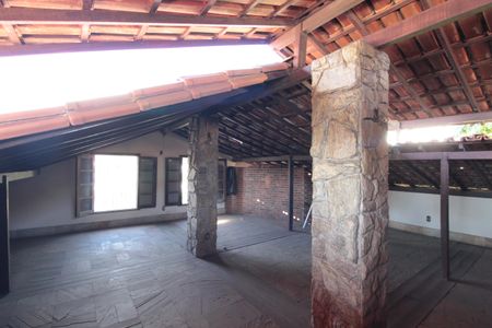 Casa à venda com 760m², 4 quartos e 10 vagasSótão