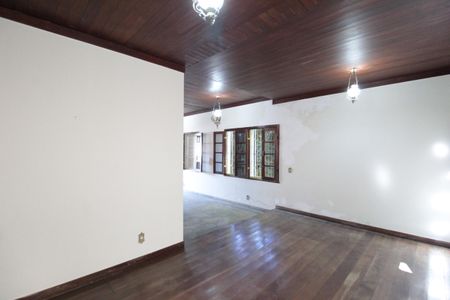 Casa à venda com 760m², 4 quartos e 10 vagasSala