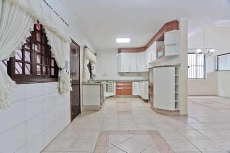 Casa para alugar com 325m², 3 quartos e 4 vagas Casa para alugar com 325m², 3 quartos e 4 vagasCozinha