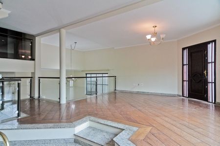 Casa para alugar com 325m², 3 quartos e 4 vagas Casa para alugar com 325m², 3 quartos e 4 vagasSala