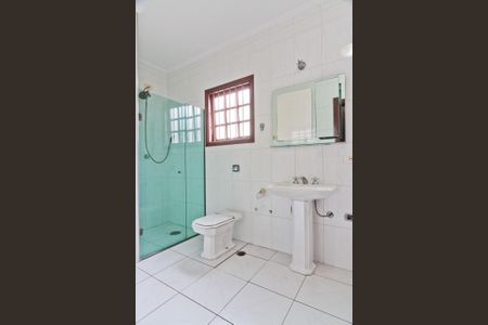 Casa para alugar com 325m², 3 quartos e 4 vagas Casa para alugar com 325m², 3 quartos e 4 vagasBanheiro da Suíte 2