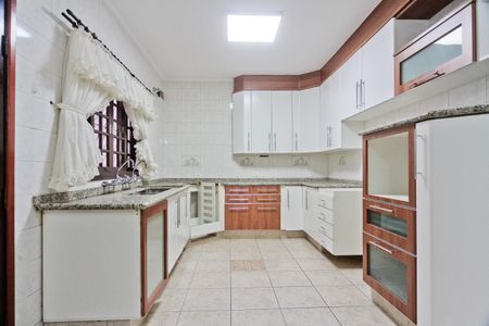 Casa para alugar com 325m², 3 quartos e 4 vagas Casa para alugar com 325m², 3 quartos e 4 vagasCozinha