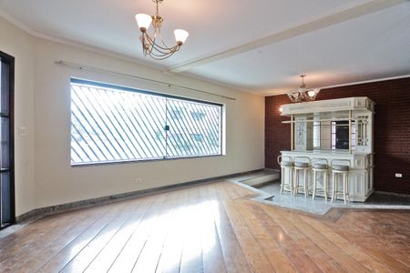 Casa para alugar com 325m², 3 quartos e 4 vagas Casa para alugar com 325m², 3 quartos e 4 vagasSala