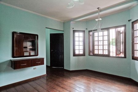 Casa para alugar com 325m², 3 quartos e 4 vagas Casa para alugar com 325m², 3 quartos e 4 vagasSuíte 2