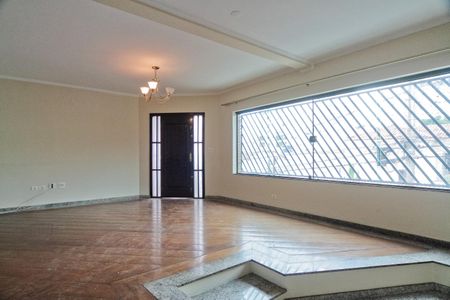Casa para alugar com 325m², 3 quartos e 4 vagas Casa para alugar com 325m², 3 quartos e 4 vagasSala