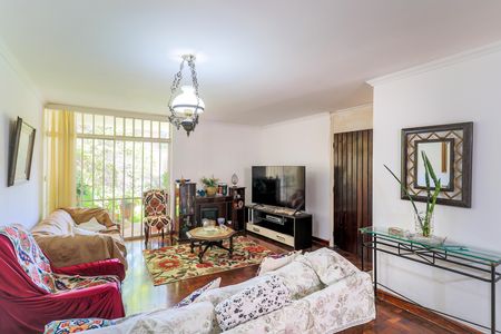 Casa para alugar com 220m², 3 quartos e 2 vagasSala