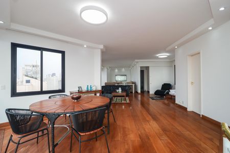 Apartamento à venda com 876m², 5 quartos e 5 vagasCobertura