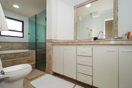 Apartamento à venda com 876m², 5 quartos e 5 vagasBanheiro da Suíte 1