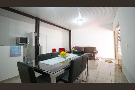 Casa à venda com 450m², 7 quartos e 5 vagasSala
