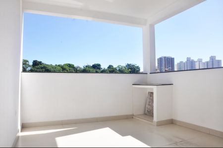 Casa à venda com 220m², 3 quartos e 2 vagas Casa à venda com 220m², 3 quartos e 2 vagasDetalhe - Área de Serviço
