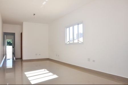 Casa à venda com 220m², 3 quartos e 2 vagas Casa à venda com 220m², 3 quartos e 2 vagasSala
