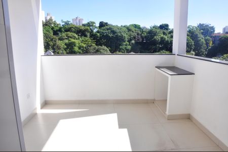 Casa à venda com 220m², 3 quartos e 2 vagas Casa à venda com 220m², 3 quartos e 2 vagasDetalhe - Área de Serviço