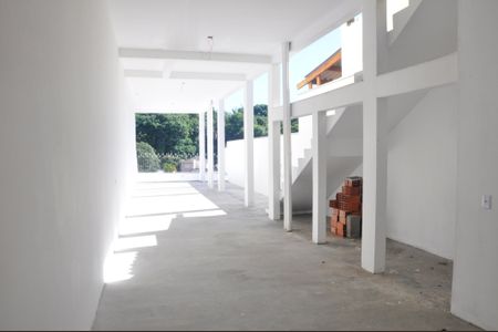 Casa à venda com 220m², 3 quartos e 2 vagas Casa à venda com 220m², 3 quartos e 2 vagasDetalhe - Salão