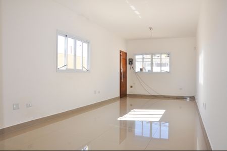 Casa à venda com 220m², 3 quartos e 2 vagas Casa à venda com 220m², 3 quartos e 2 vagasSala