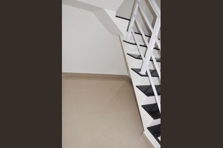 Casa à venda com 220m², 3 quartos e 2 vagas Casa à venda com 220m², 3 quartos e 2 vagasEscada Quartos