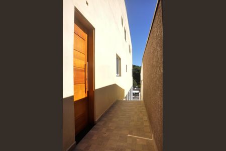 Casa à venda com 220m², 3 quartos e 2 vagas Casa à venda com 220m², 3 quartos e 2 vagasDetalhe - Corredor Externo