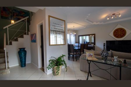 Casa de condomínio à venda com 285m², 3 quartos e 3 vagas Casa de condomínio à venda com 285m², 3 quartos e 3 vagasSala