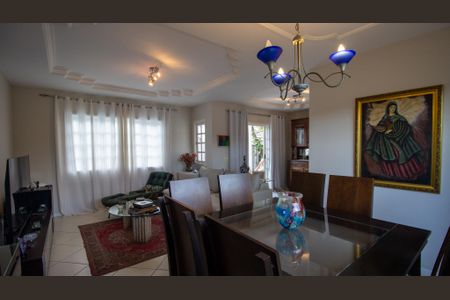 Casa de condomínio à venda com 285m², 3 quartos e 3 vagas Casa de condomínio à venda com 285m², 3 quartos e 3 vagasSala