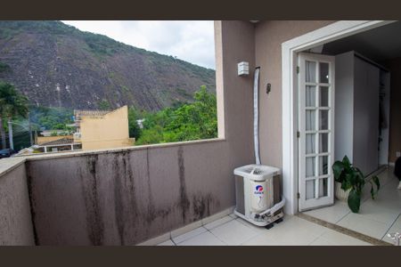 Casa de condomínio à venda com 285m², 3 quartos e 3 vagas Casa de condomínio à venda com 285m², 3 quartos e 3 vagasSacada do Quarto 1