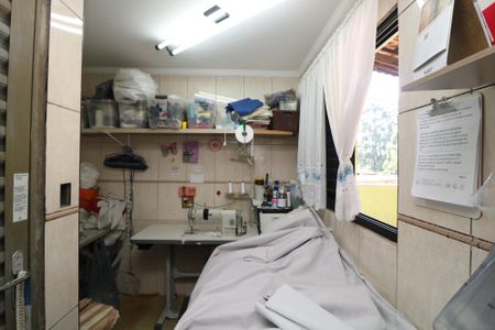 Casa à venda com 376m², 3 quartos e 3 vagasQuarto de Serviço