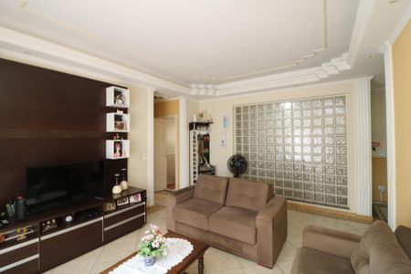 Casa à venda com 376m², 3 quartos e 3 vagasSala