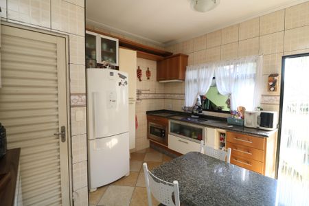 Casa à venda com 376m², 3 quartos e 3 vagasCozinha