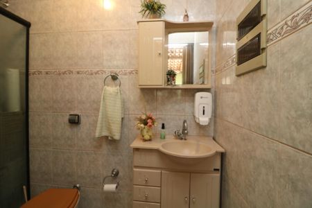 Casa à venda com 376m², 3 quartos e 3 vagasBanheiro de serviço