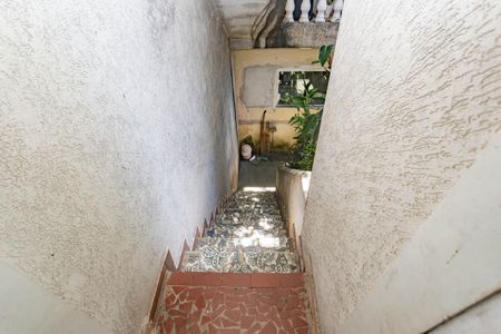 Casa à venda com 200m², 3 quartos e 2 vagasEscada