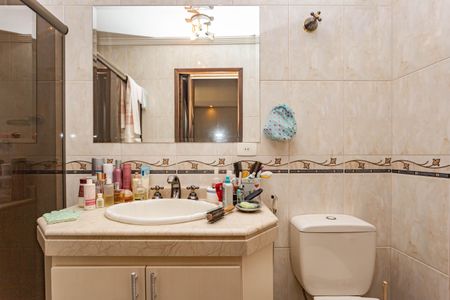 Casa à venda com 200m², 3 quartos e 2 vagasBanheiro da Suíte 2